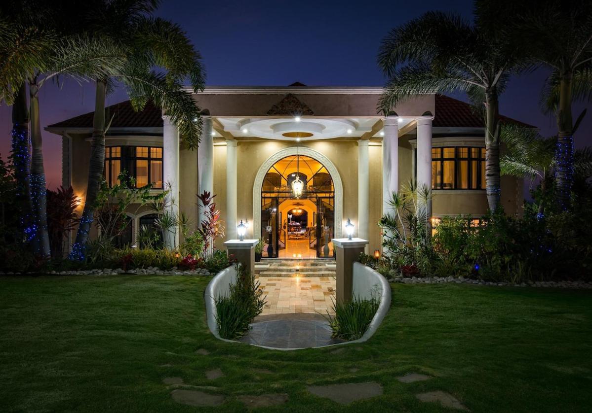 Villa Mimosa Jamaica Exclusive Luxury Stay- Resort Vibe Discovery Bay Esterno foto